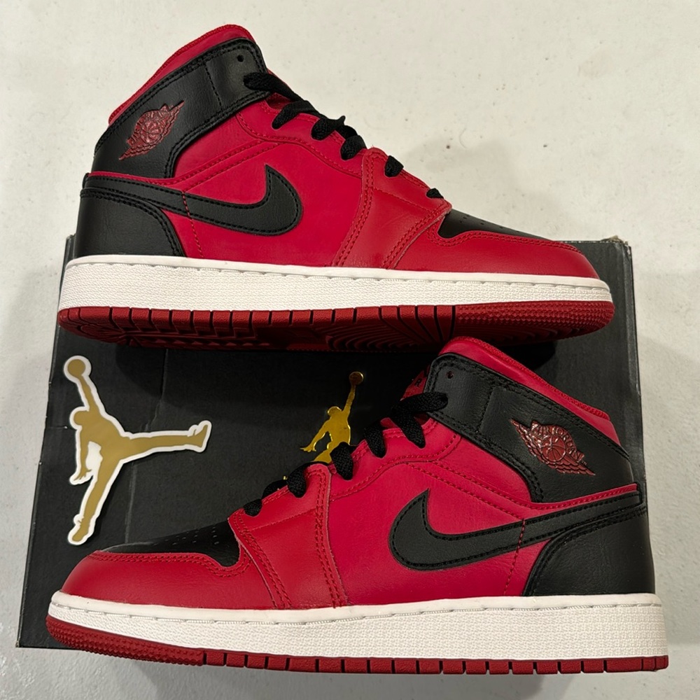 NIB Air Jordan Mid GS